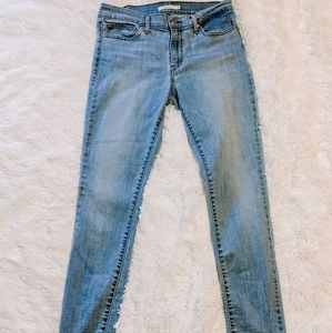 Levi's Slimming Skinny Light Wash Jeans